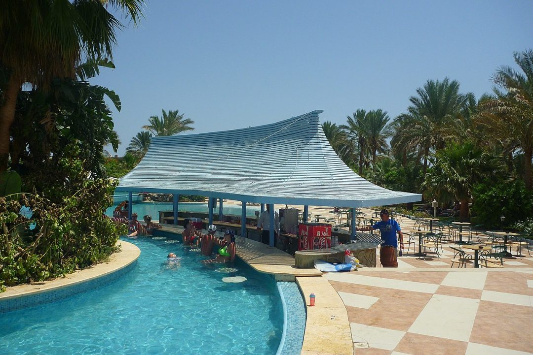 The swimming pool bar at Brayka Bay Resort Photo by
Marekpili - CC BY-SA 3.0 - via Wikimedia