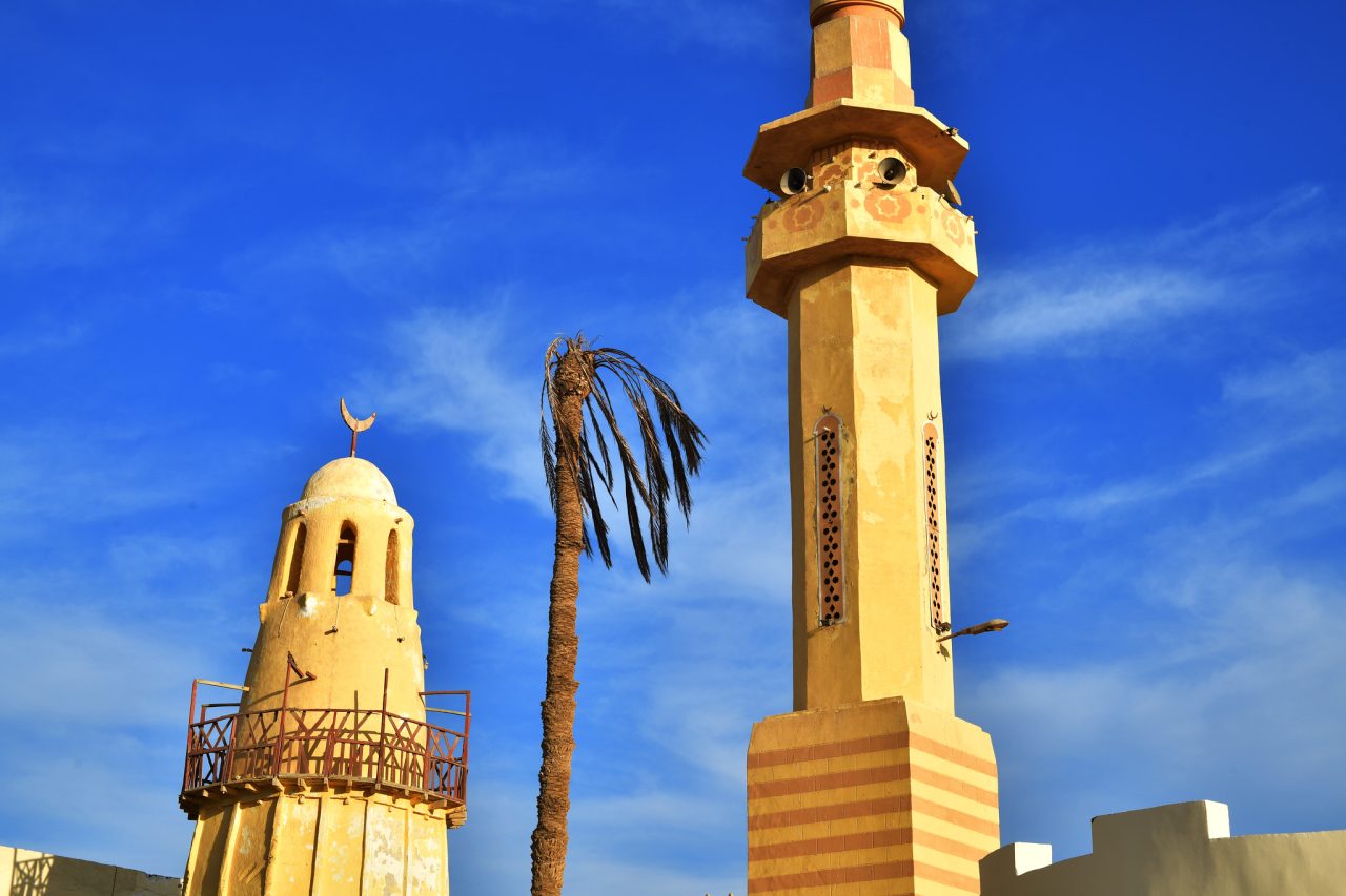 Mosque architecture in downtown El Quseir 
Photo Sarah C. Murray - CC BY-SA 2.0 - via Flickr