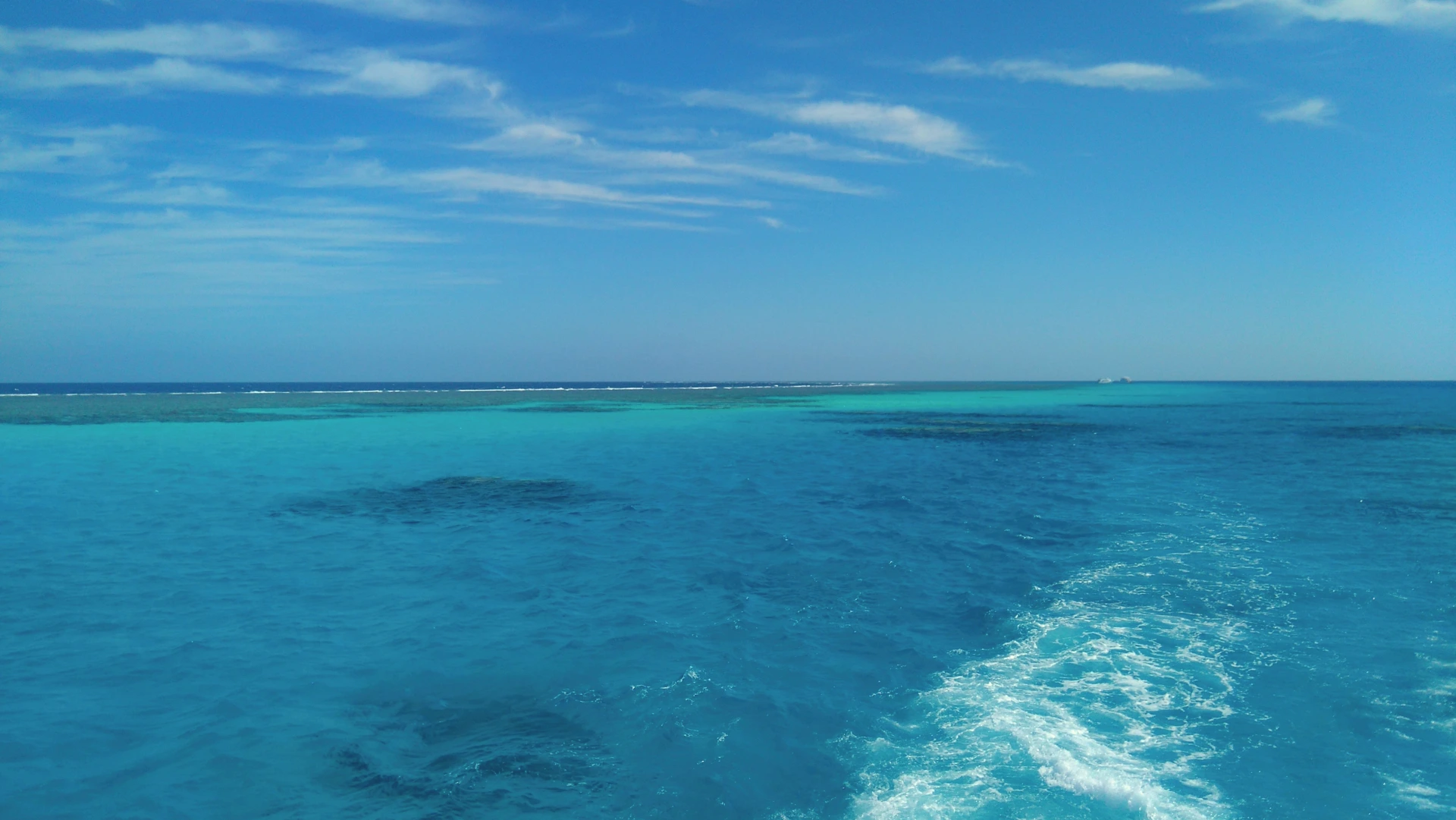 The normally calm shallow waters around Sataya Reef close to where the Sea Story capsized.
Photo credit: Kety.V/Shutterstock.com