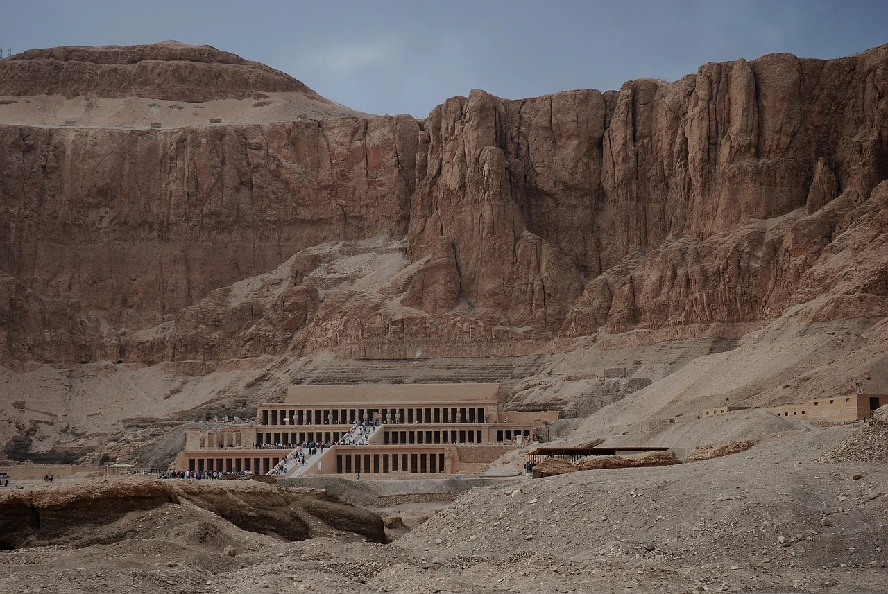 Le temple d'Hatchepsout à Louxor. Photo de Jarekgrafik via Pixabay.