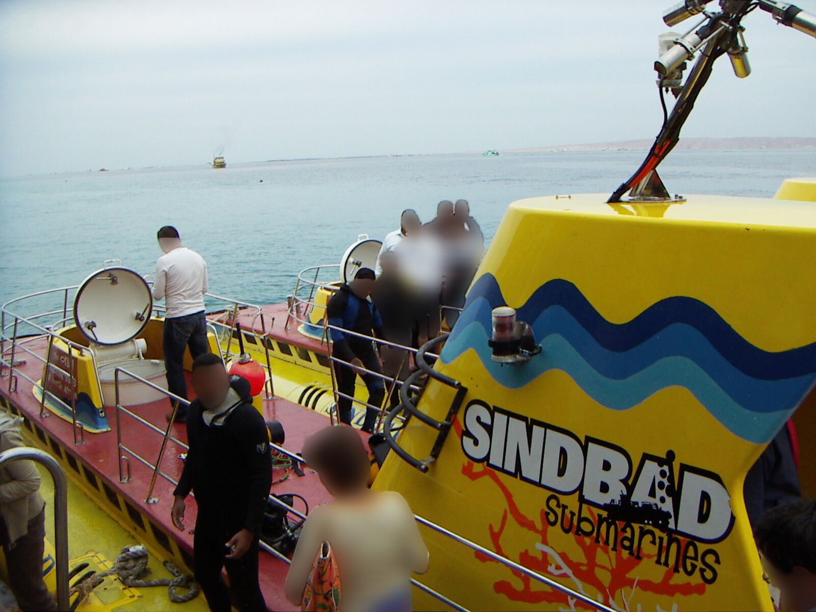 Two “Sinbad submarines” & crew December 2007.
In the foreground a submarine of a similar type but
it is not necessarily same submarine.
Changes: Faces blurred routinely as news photo.
Photo credit: anagh December 2007 CC BY-SA 3.0.