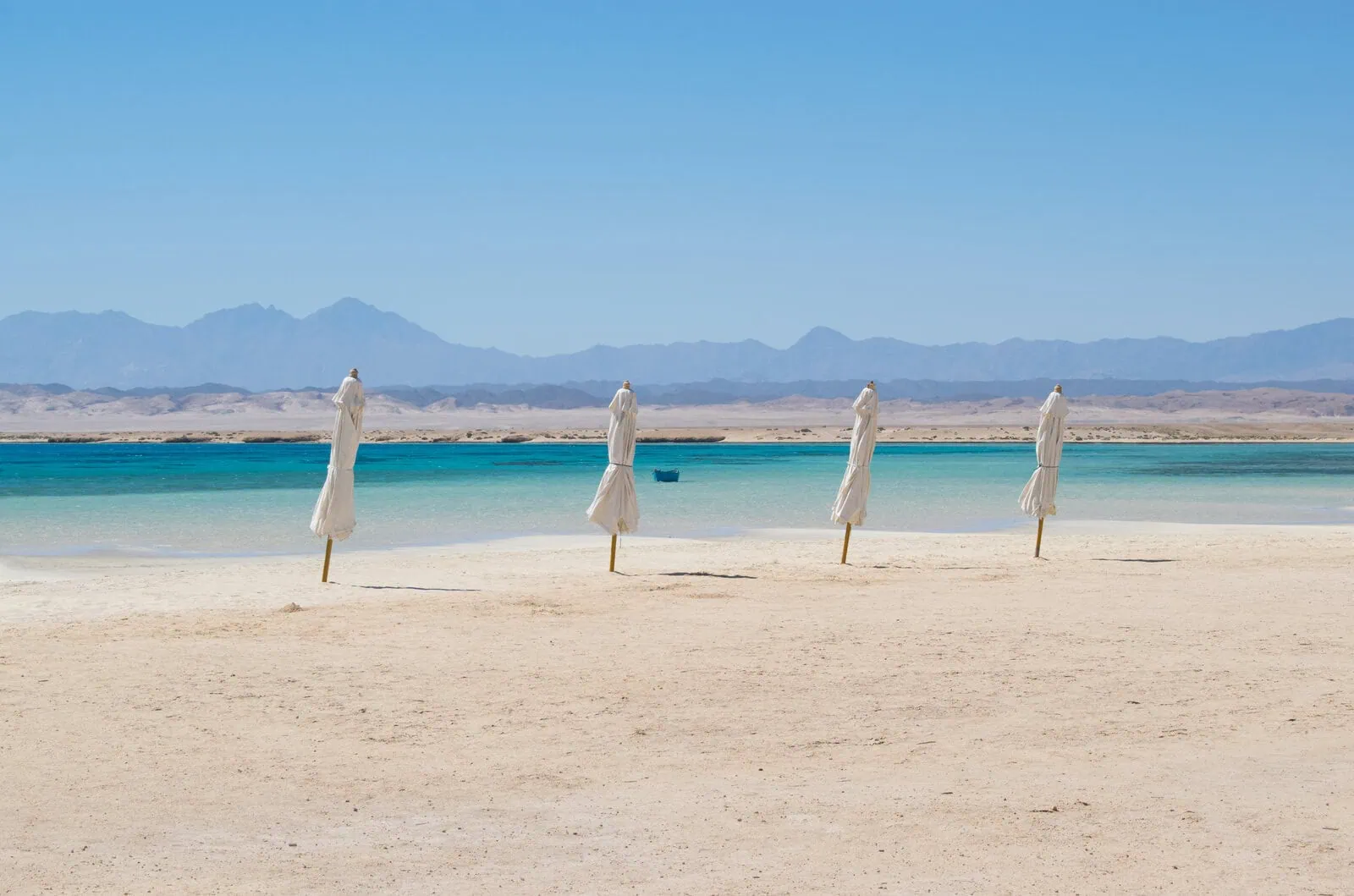 The beach at Ras Hankorab
Photo credit: Mohamed Ramez/Shutterstock.com.