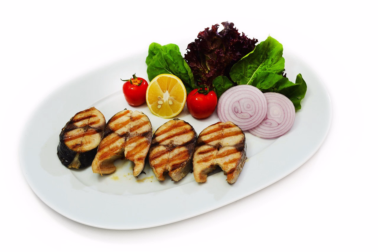 A tasty bonito salad 
Photo credit: vedat zorluer via Pixabay.