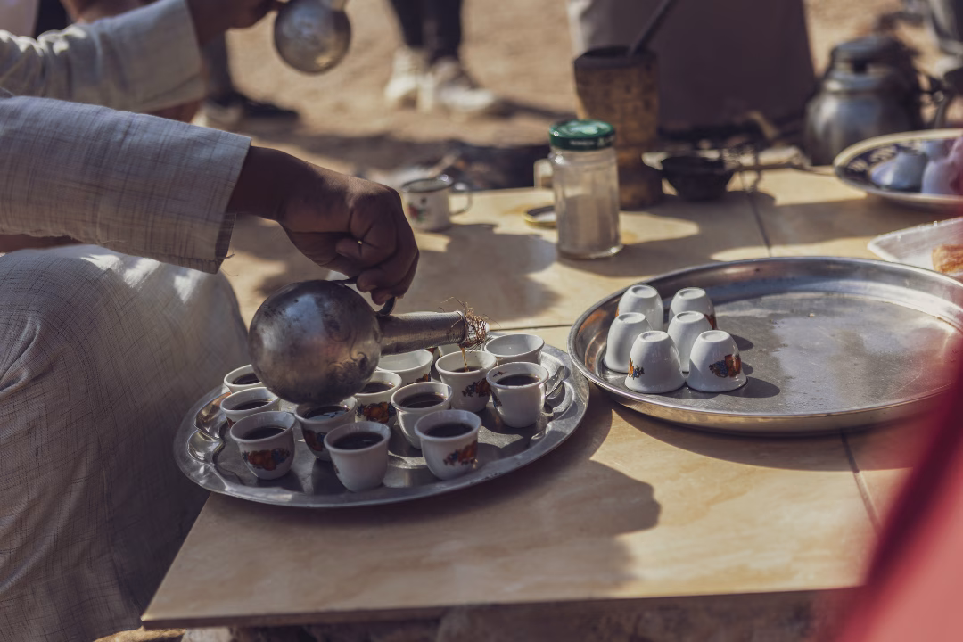 The Gabbana (coffee) pot in this instance 
seems to be aluminium. Photo:
ID 362877133 © Filippo Carlot | Dreamstime.com. Original caption: "Traditional coffee ceremony in egyptian desert setting...."  Retrieved on 31.10.2025. 