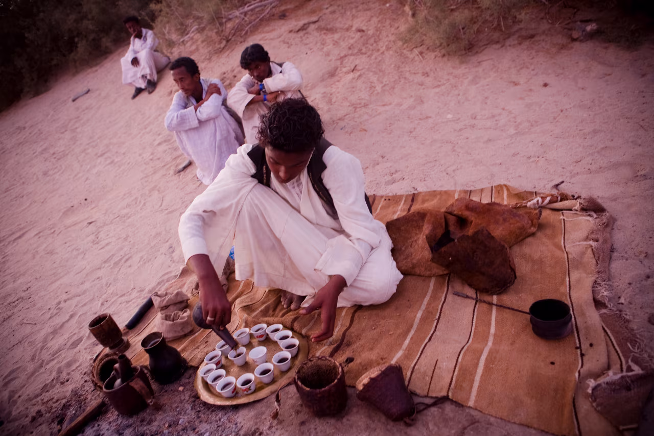 Ababda man prepares Gabbana coffee 
Photo: Hossam el-Hamalawy CC BY 2.0