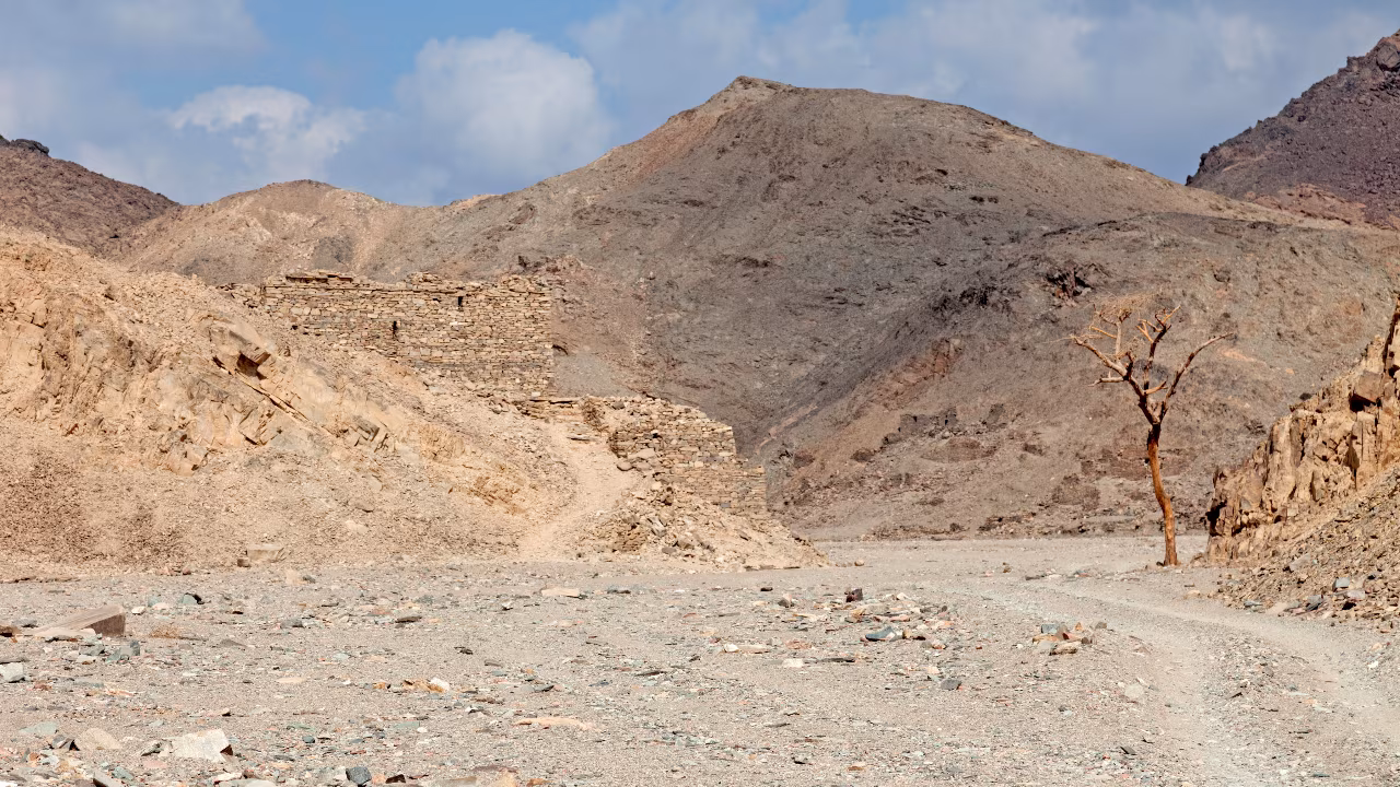 Southern entrance to Sikait. 
Roland Unger CC BY-SA 4.0 Wikimedia.