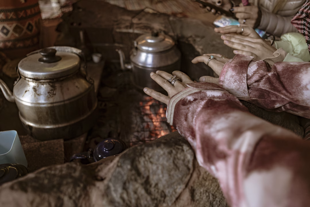 Nights in Egypt's Eastern Desert can be cold. 
ID 362876587 © Filippo Carlot Dreamstime.com. Original caption: Tourists warming hands by campfire with tea kettles in marsa alam desert.  Retrieved on 31.10.2025. 