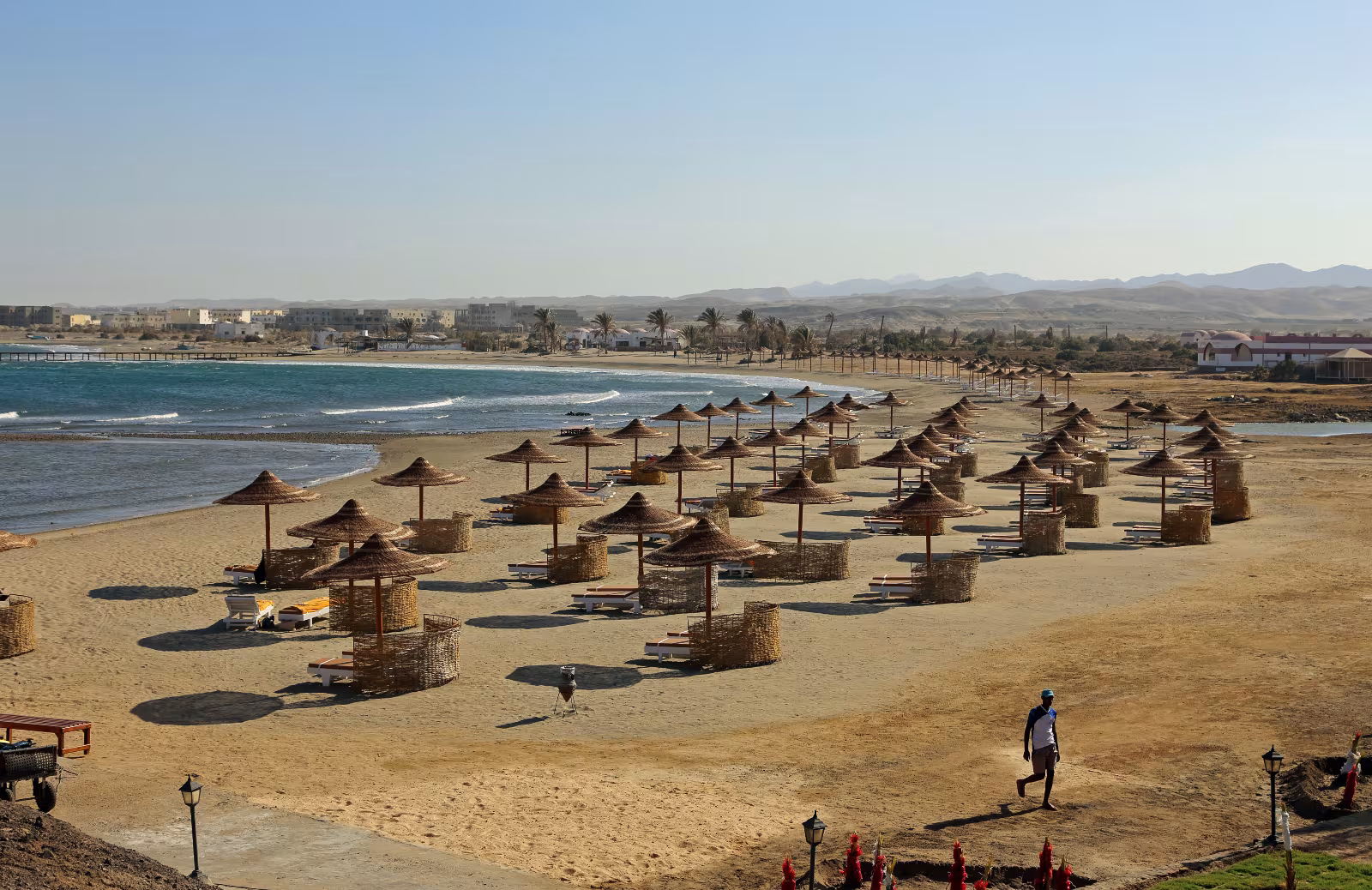 El Nabaa Bay as seen from Three Corners Equinox.
Marc Ryckaert – CC BY 3.0 – via Wikimedia